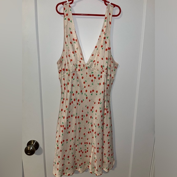 ZARA VIRAL CHERRY DRESS - Picture 3 of 4